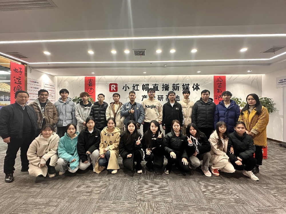 ​退伍不褪色，转型新媒体——湘西退伍军人走进小红帽直播产学研···